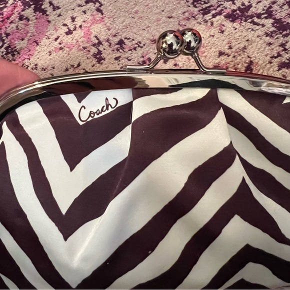 NWT Coach Zebra Frame Wristlet - Picture 4 of 9